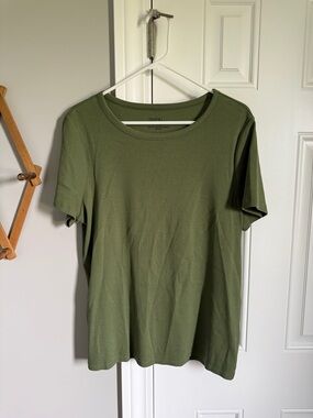 Time and Tru Women's Olive Green Short Sleeve Crew Tee